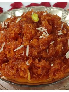 गाजराचा हलवा (gajaracha halwa recipe in marathi) रेसिपी चे मुख्य फोटो 