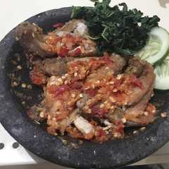 A picture of Ayam Penyet Sambal Korek (Simple ala Anak Kos).