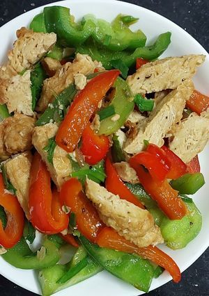 Hình của món Ớt chuông xào lòng chay.