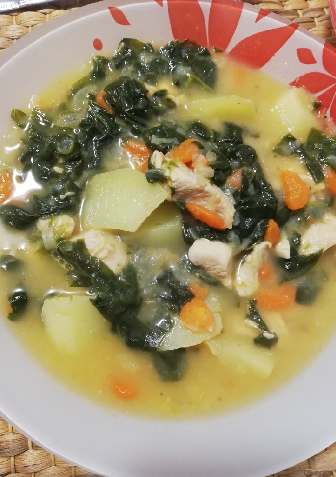 Una foto de Guiso de verduras y pollo ligero