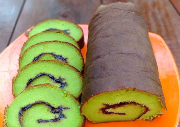 Pandan roll cake