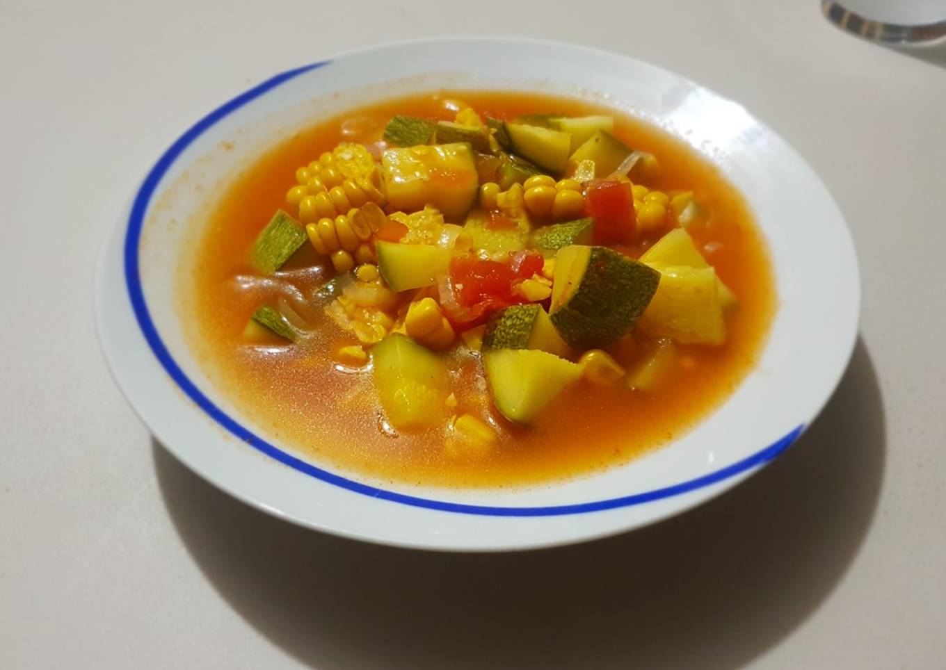 Sopa de calabacitas y elote