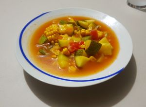 Una foto de Sopa de calabacitas y elote
