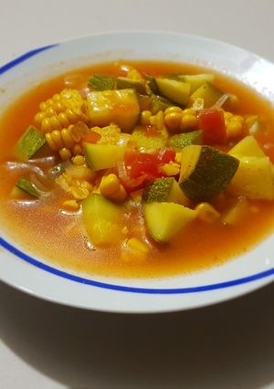 Una foto de Sopa de calabacitas y elote
