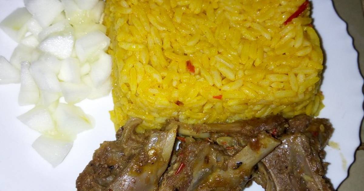 Jollof Rice With Steamed Goat Meat And Cucumber Kadunacookout Recipe By Queen Deejah Cookpad