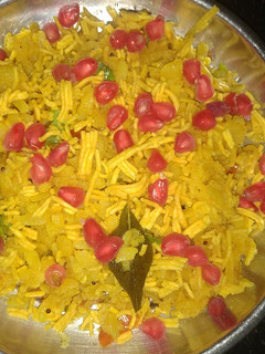 બટાકા પૌવા (Bataka Poha Recipe In Gujarati) રેસીપી મુખ્ય ફોટો