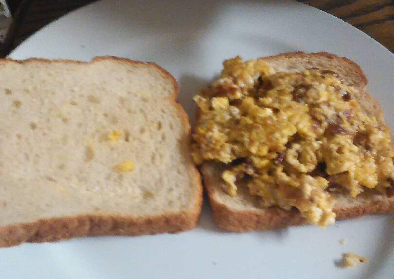 Egg and bacon sandwich