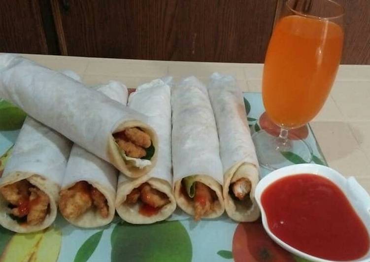 Zinger Shawarma with homemade pita bread?😋
