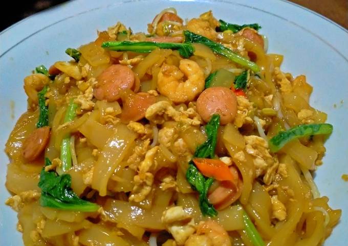 Resep Kwetiau goreng ala resto oleh Zhaskya Adyanarti - Cookpad