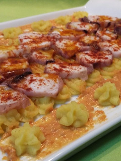 Una foto de Pulpo con parmentier de curry