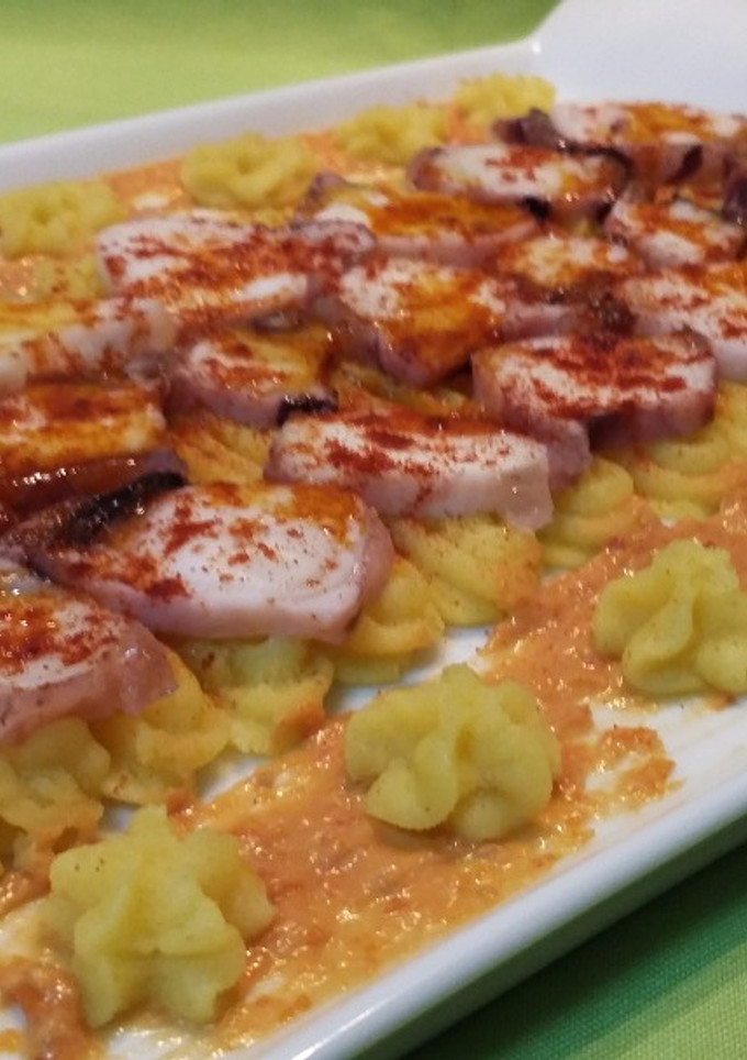 Una foto de Pulpo con parmentier de curry