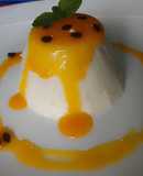 Panna Cotta de coco 🥥 con Coulis de maracuyá 🍮
