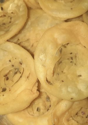 પૂરી (Poori Recipe in Gujarati) રેસીપી મુખ્ય ફોટો