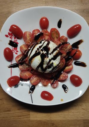Une photo de Tomate cerise & burrata
