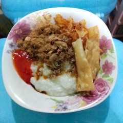A picture of Bubur Ayam + toping suka suka.