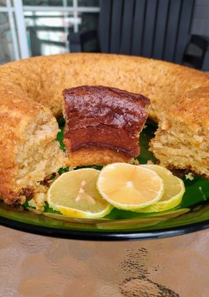 Una foto de Bizcocho de limón sin huevo 🍋🥧