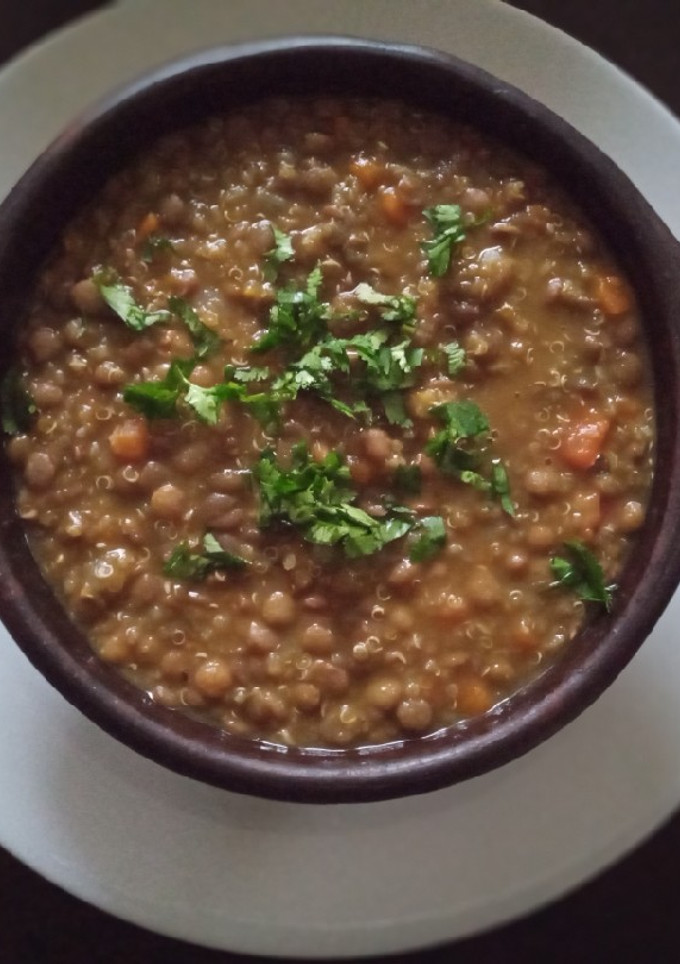 Una foto de Guiso de lentejas con quinoa