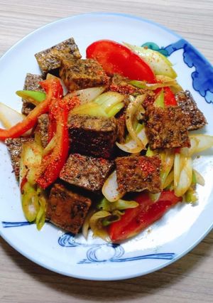 Hình của món Đậu hủ rong biển xào chua ngọt.