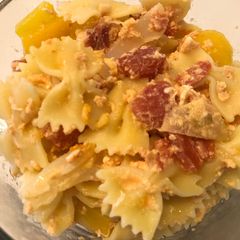 A picture of No Bake Tomato Feta Pasta 🍅🧀.