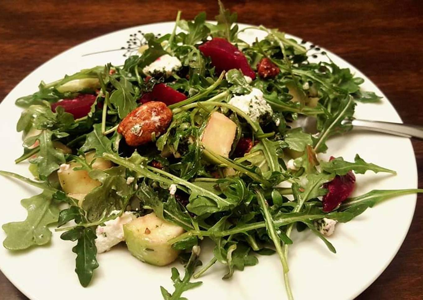 Healthy arugula,roasted beet,green apple, candied pecans salad