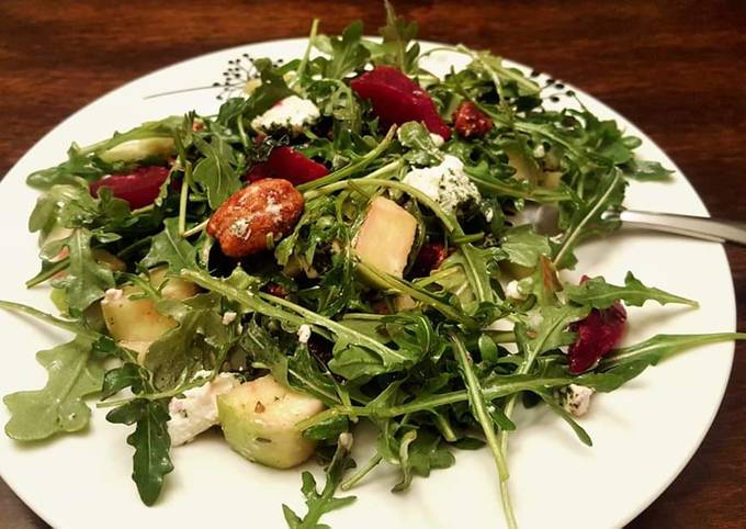 How to Prepare Any-night-of-the-week Healthy arugula,roasted beet,green apple, candied pecans salad