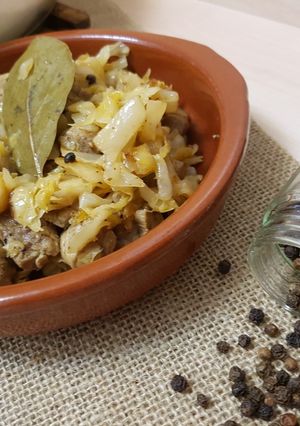 Una foto de Toros (Repollo encurtido guisado con carne de cerdo.)