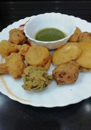 A picture of Mix Vegetable Fritters.