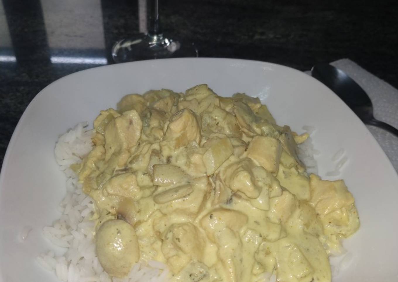 Pollo al curry con arroz