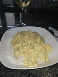 Una foto de Pollo al curry con arroz