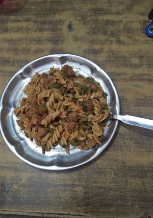 A picture of Durum wheat pasta with soya chunks.
