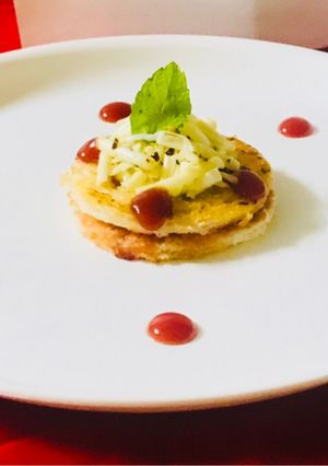 A picture of Cheese bread disc.