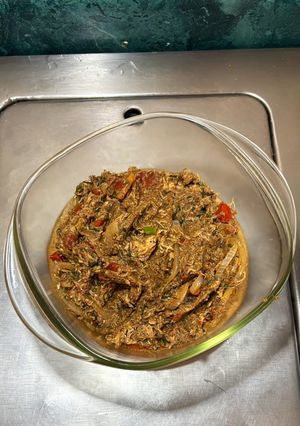 Una foto de Pollo desmenuzado con champiñones