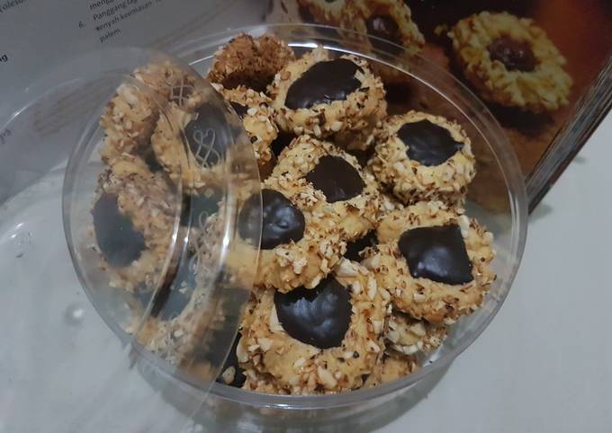 Crunchy Peanut Thumbprint Cookies