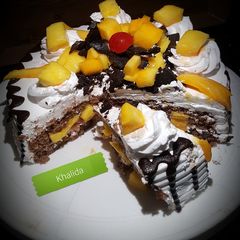A picture of Mango Blackforest Cake.