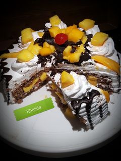 A picture of Mango Blackforest Cake.