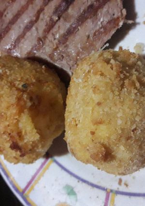 Una foto de Bombas de papa y zapallo con queso
