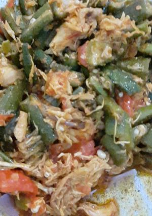 A picture of Chicken bhindi masala.