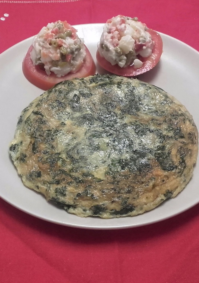Una foto de Tortilla de espinacas y piñones