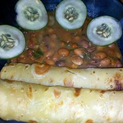 A picture of Soft chapati served with beans.