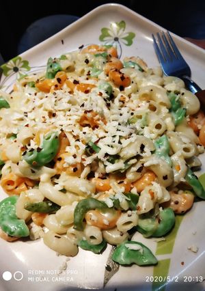 A picture of Cheesy Tricolor White Sauce Pasta.