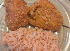 Una foto de Pollo y K-tiras estilo KFC