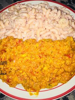 A picture of Simple macaroni and egg sauce.