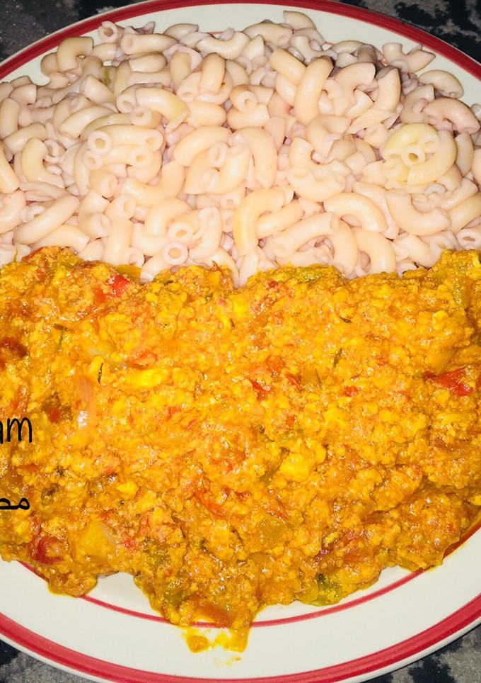 A picture of Simple macaroni and egg sauce.