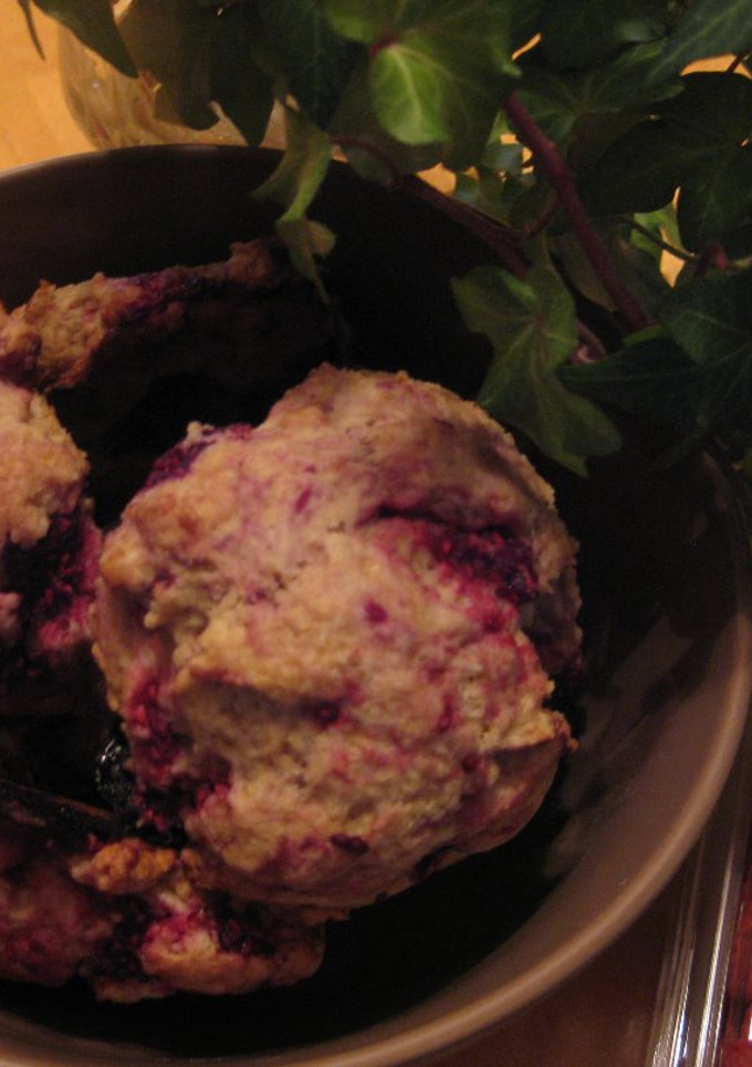 A picture of Raspberry Hot Biscuit (Scone).
