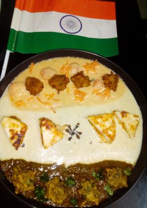 A picture of Tricolor kofta curry.