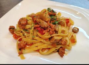 Foto di Fettuccine con Salsiccia, Funghi Porcini e Pomodori