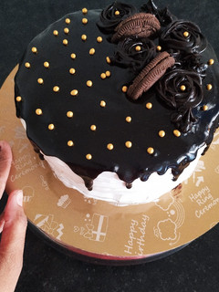 ડાર્ક ચોકલેટ ટ્રફલ કેક (Dark Chocolate Truffle Cake Recipe In Gujarati) રેસીપી મુખ્ય ફોટો