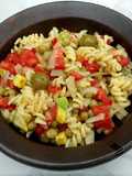 Ensalada​ tibia de tirabuzones​