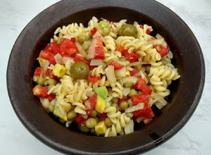 Una foto de Ensalada​ tibia de tirabuzones​