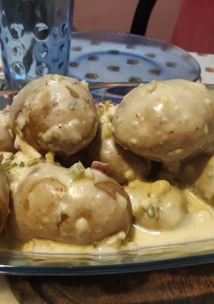 Una foto de Papas hervidas con salsa de mayonesa
